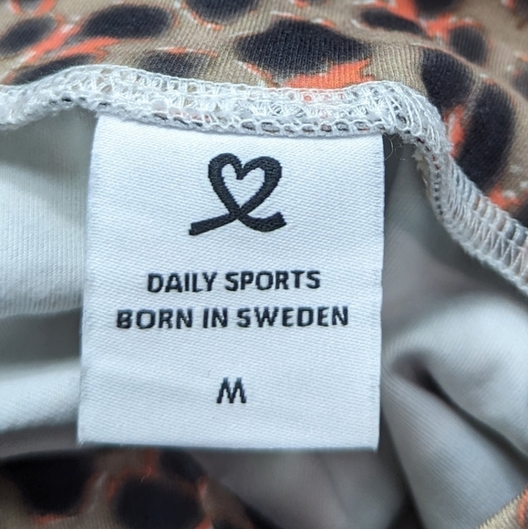 Daily Sports Mock Neck Athletic Top Sz M - Picture 11 of 13